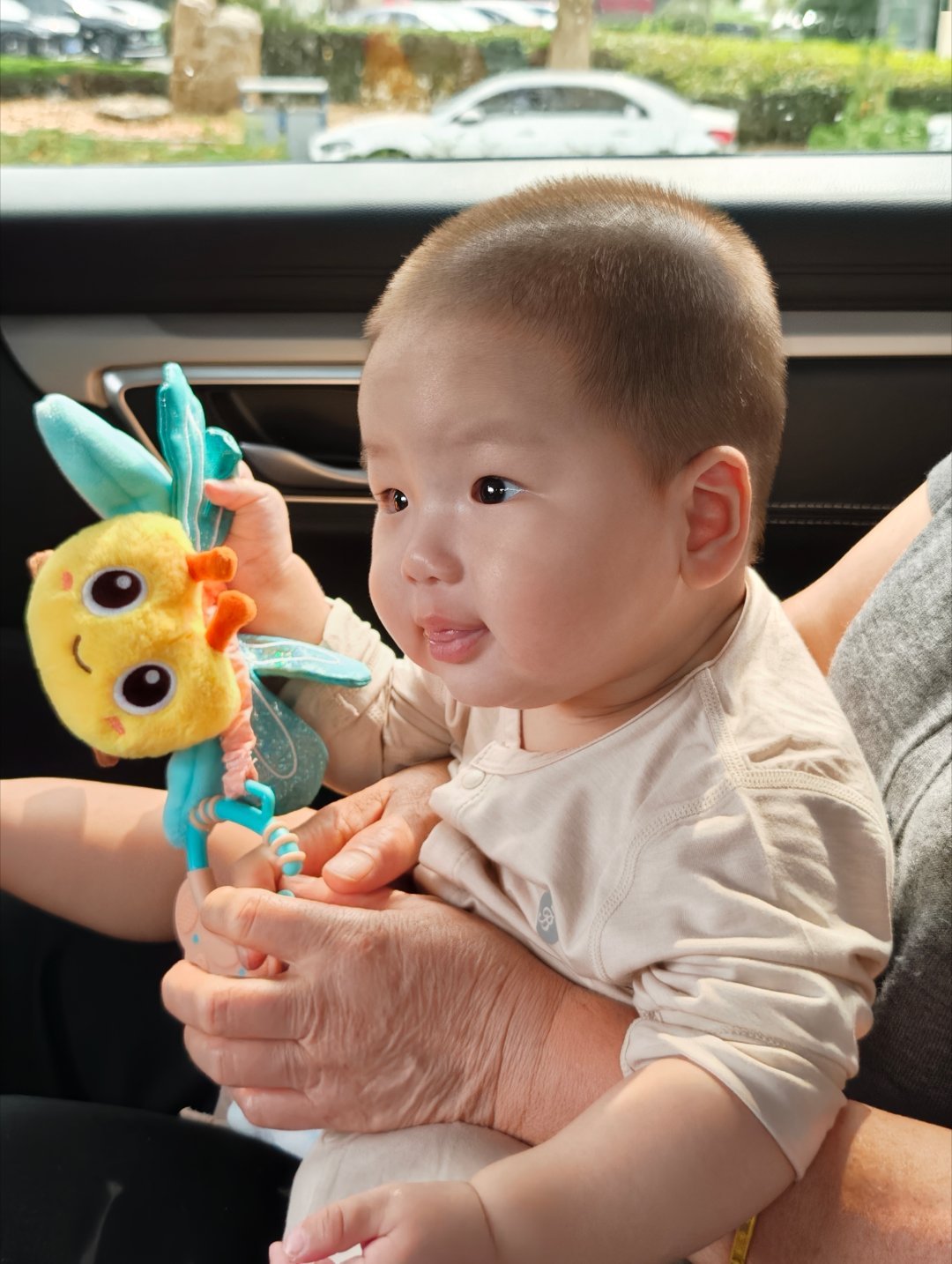 不是小宝宝离不开妈妈，是妈妈离不开小宝宝把我儿子放老家的第一天，好想他呀！！！抱