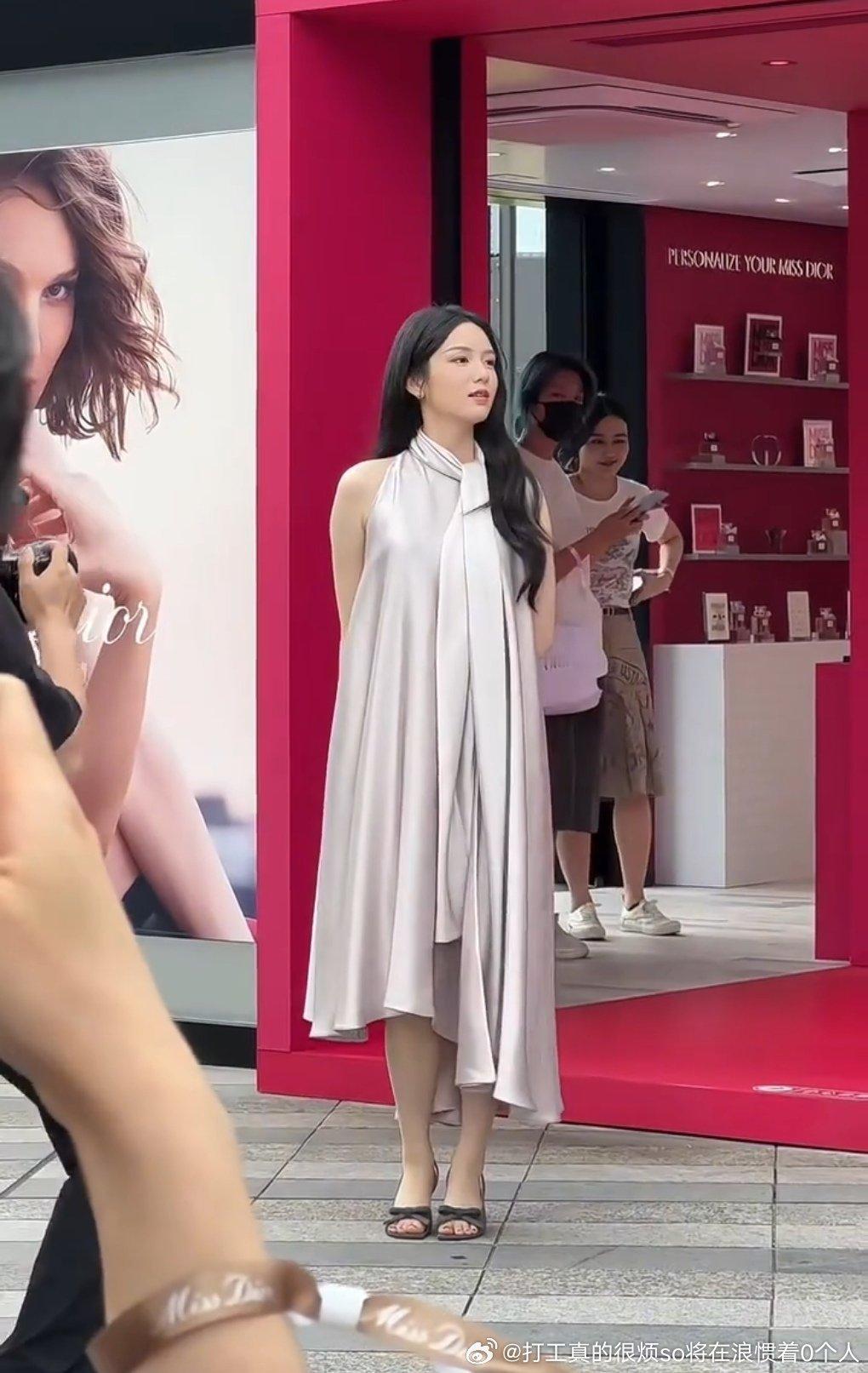 状态之争掩盖了裙子也很丑