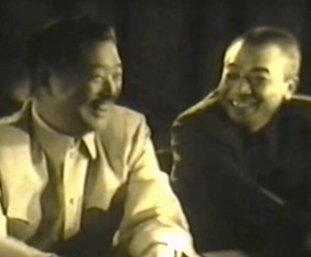 红军三大主力会师后，毛主席问贺龙：部队由谁指挥？

贺龙没有犹豫，回答说：统一交