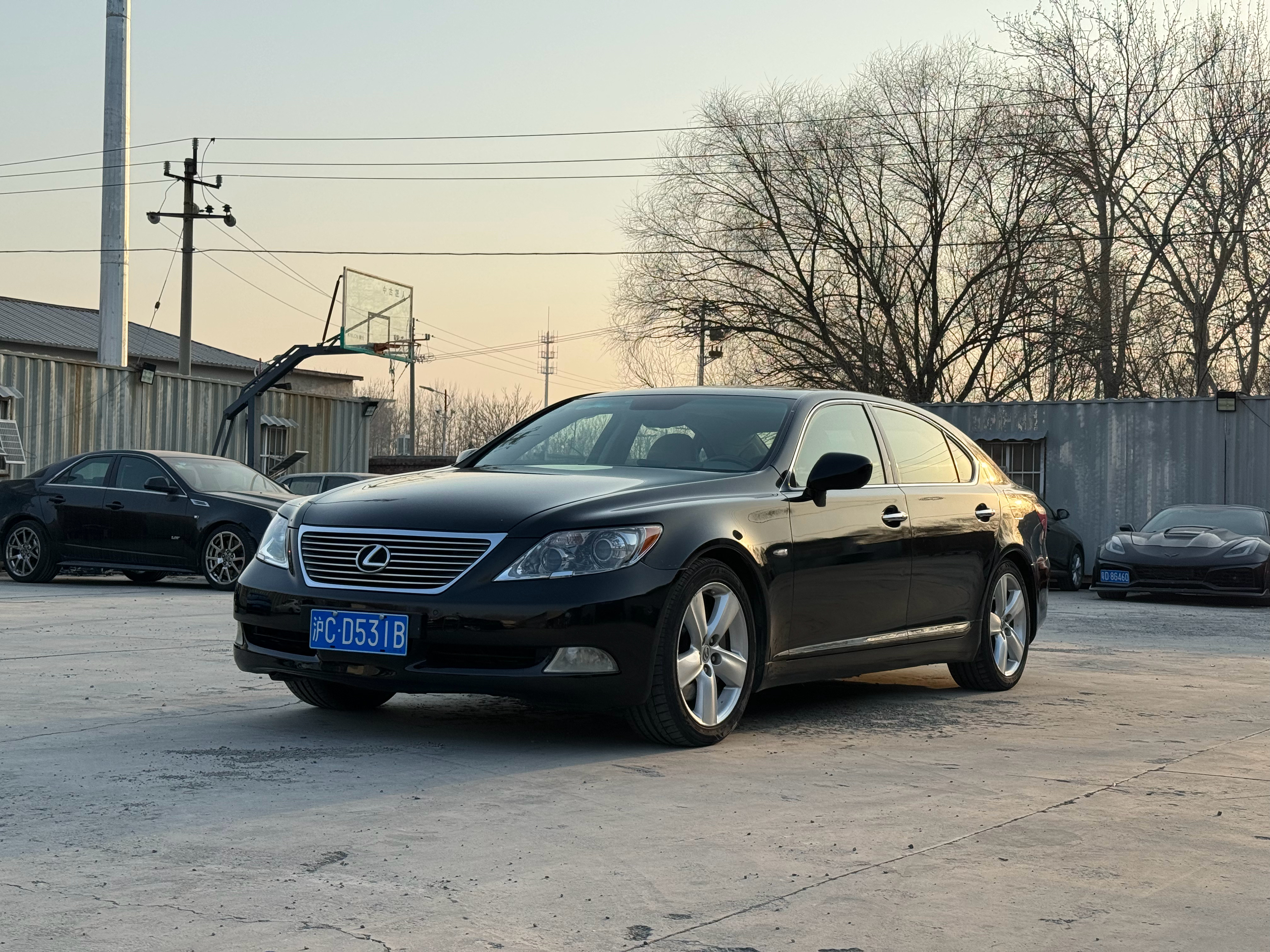 07年雷克萨斯LS460L卖去了广州，公里数35万左右。06款的LS460L顶配