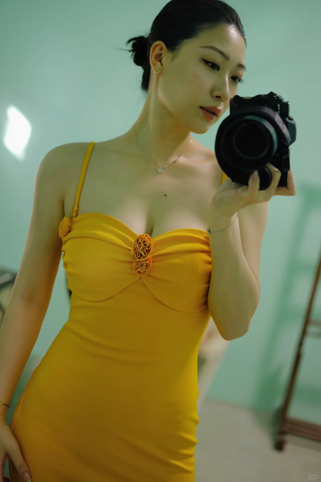 海南的夏天靠吊带裙活着