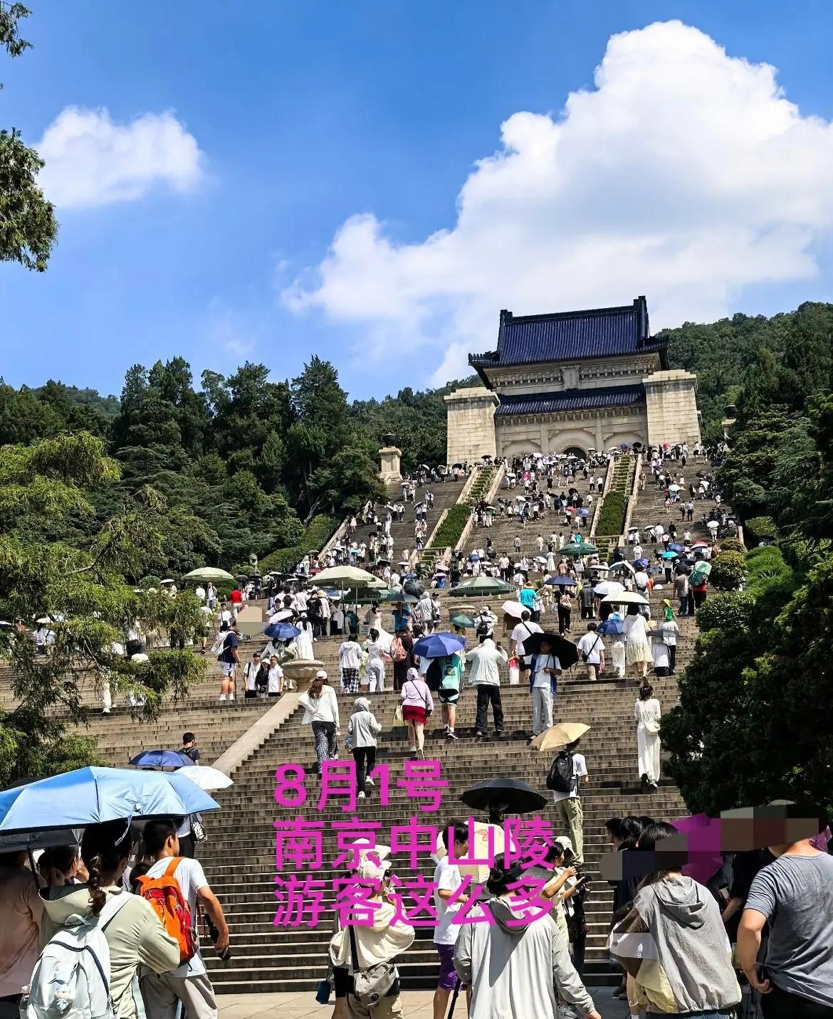 南京今天最高温度三十六度，比昨天下降一度，但体感依然炎热，老同志出去了一趟，回来