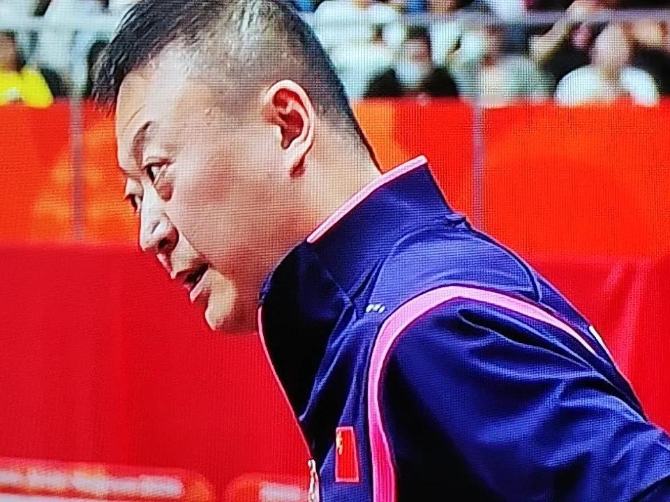 亚运会中国乒乓球女队，在马林指导傍边的那个女的，是干什么的，叫什么名字？