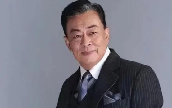 1984年，王诗槐离婚后，和有智力残疾的儿子相依为命，一天朋友告诉他一个消息:“