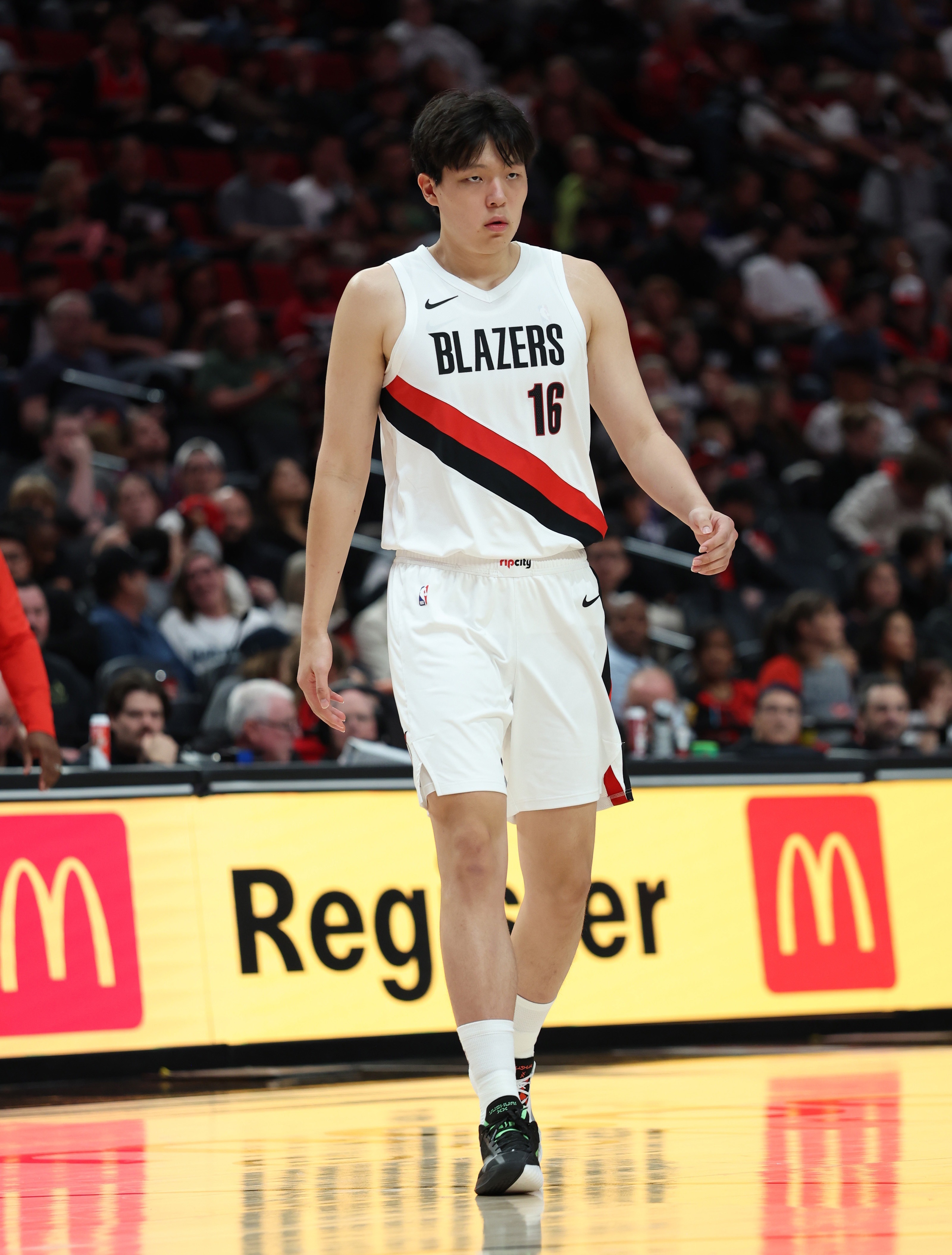 湖人vs开拓者！我掐指一算，预测杨瀚森今天会迎来爆发，得分超过6分以上，拿捏顿宝