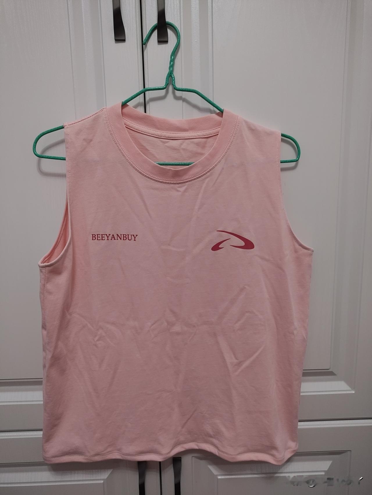 麻团儿大刀阔斧整理服装了，该买的买，该扔的扔，为他的老年大学生活做准备。
麻团儿