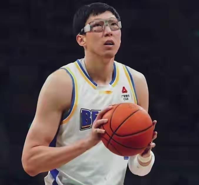 许利民指导说布置没问题。球迷尖锐指出，用人有问题。
最后一攻没进，许利民指导说：