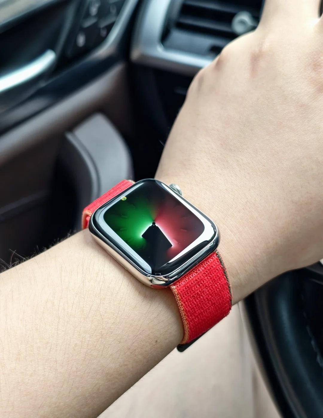 谁还没get团结之光表盘的隐藏特效！
挑战AppleWatch表带表盘不重样🎉