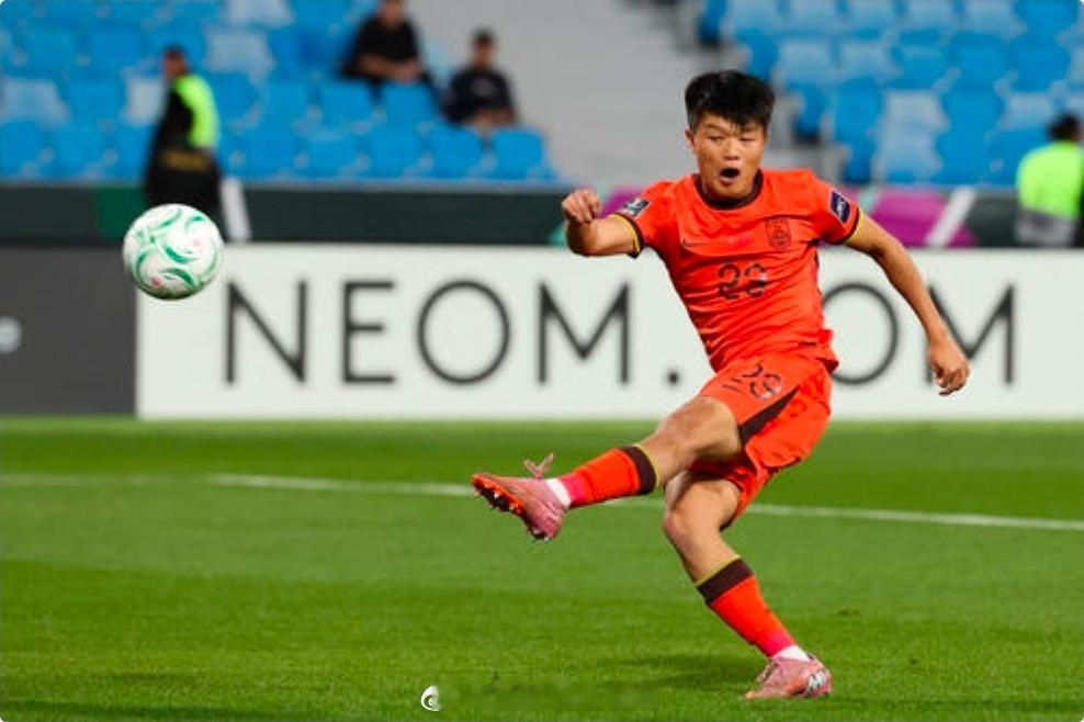 体坛：杨希确定加盟上海海港，转会费几乎等同本赛季标王身价根据《体坛周报》记者王晓