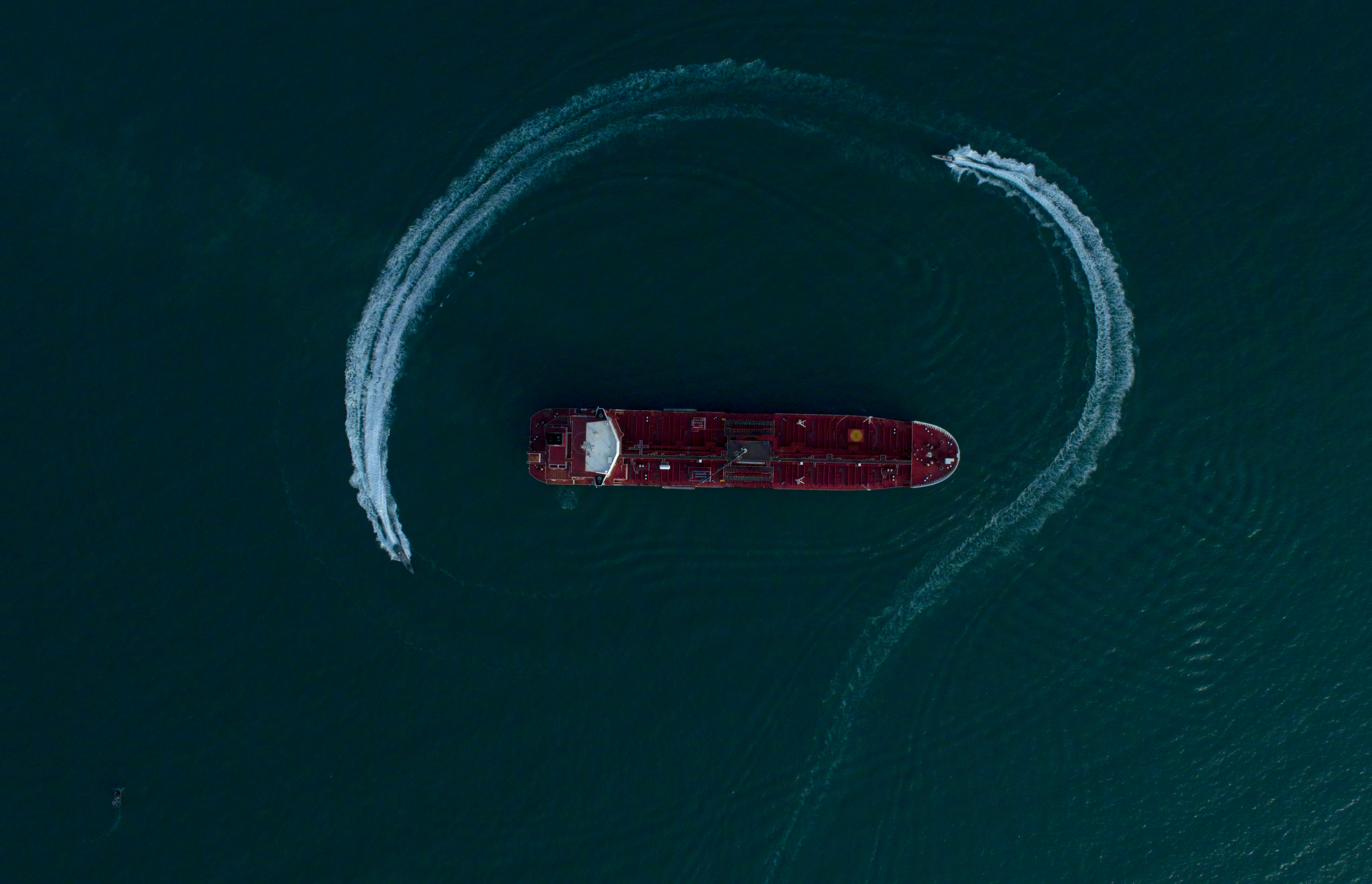 【#伊朗计划在霍尔木兹海峡收费#】据德新社3月29日报道，伊朗第一副总统穆罕默德