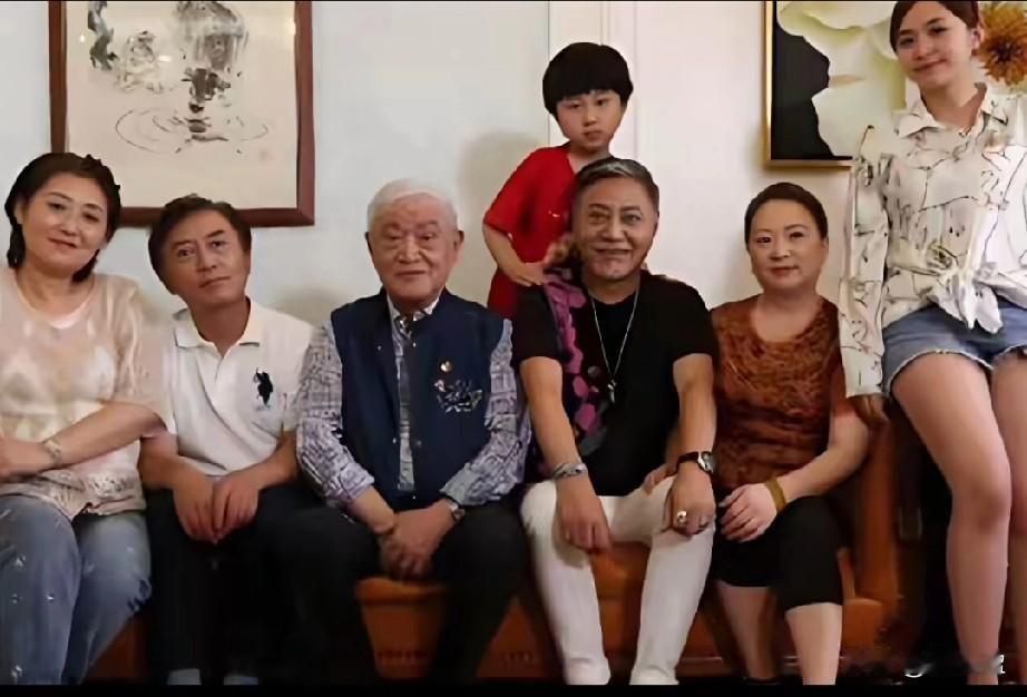 牛犇也没想到，曾在日本结婚生女的儿子，如今也成了一名老戏骨

牛犇，一位资深的中