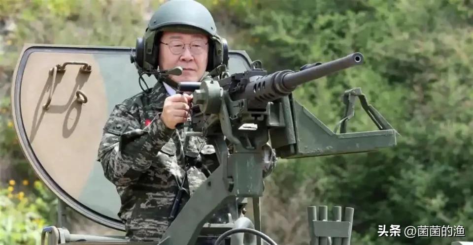 韩国总统，举着枪对中国“放狠话”？

别急着信，这事儿说出来你可能觉得离谱——
