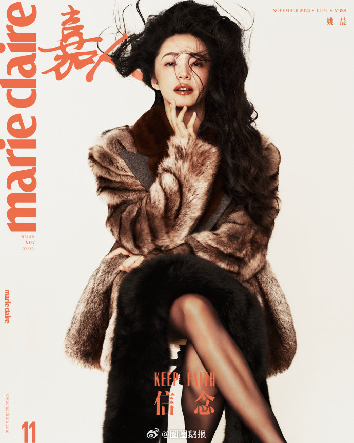 姚晨 经济上行的美 姚晨这组 OOTD 太绝了！复古廓形夹克搭高盘发，吸睛大耳环