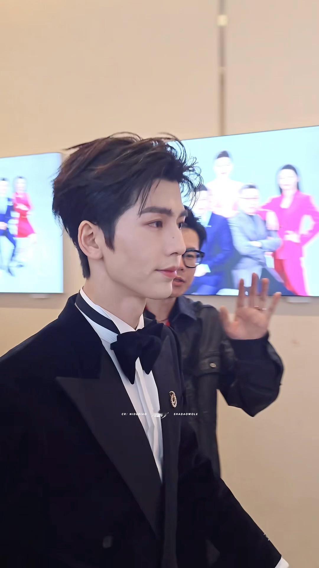 张凌赫内场这套帅成这样微博视界大会 ​​​