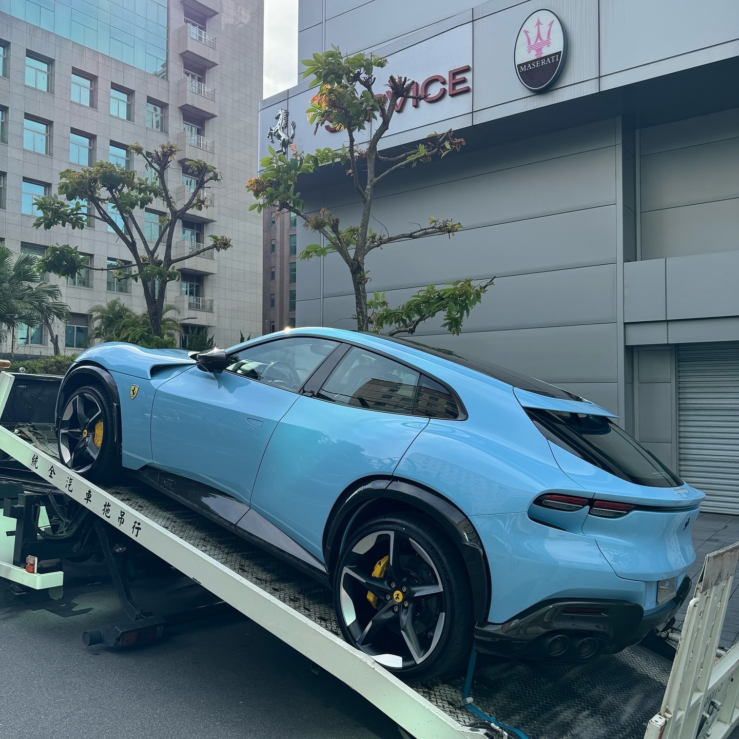 法拉利FUV自定单！全网唯一配色！即将现车！ #AzzurroLaPlata ​