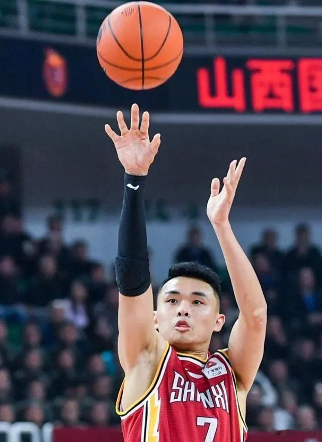 CBA得分最高的前14名本土球员，9人落选：
第2位：孙铭徽  场均20.9分 