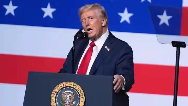 中美经贸磋商，刚在巴黎正式开谈。
 
当地时间3月15日上午，中美经贸团队在法国