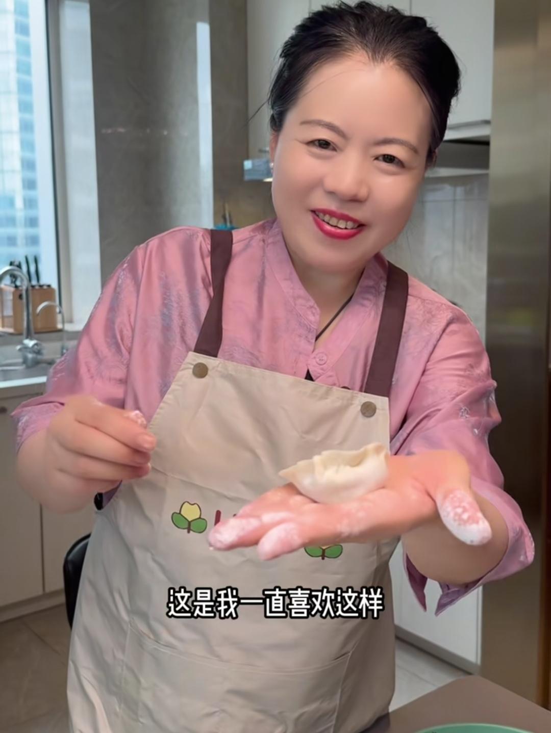 烟火煮流年，风雨过后才懂平凡陪伴最可贵
 
人间烟火，大抵不过一碗热气腾腾的饺子