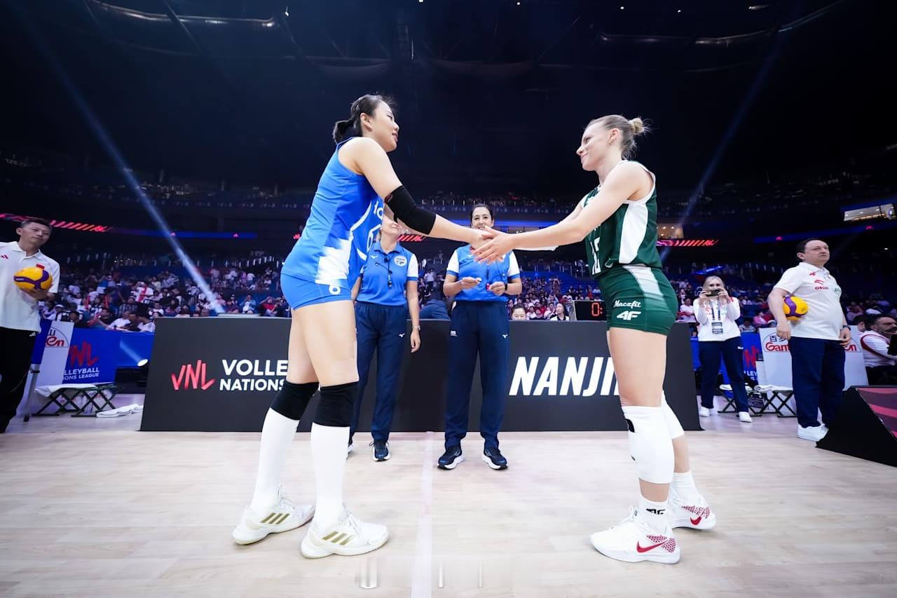2026世界女排联赛中国女排vs波兰女排 第二局中国队以25-18扳回一局，大比