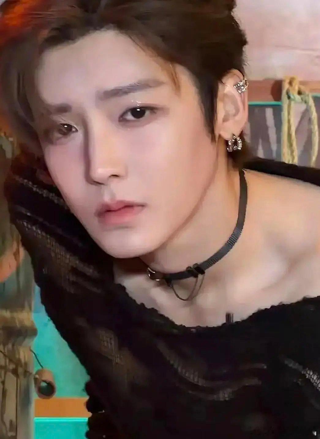 没想到是侯明昊工作室发出来的图片，咱就不能清爽一点吗？