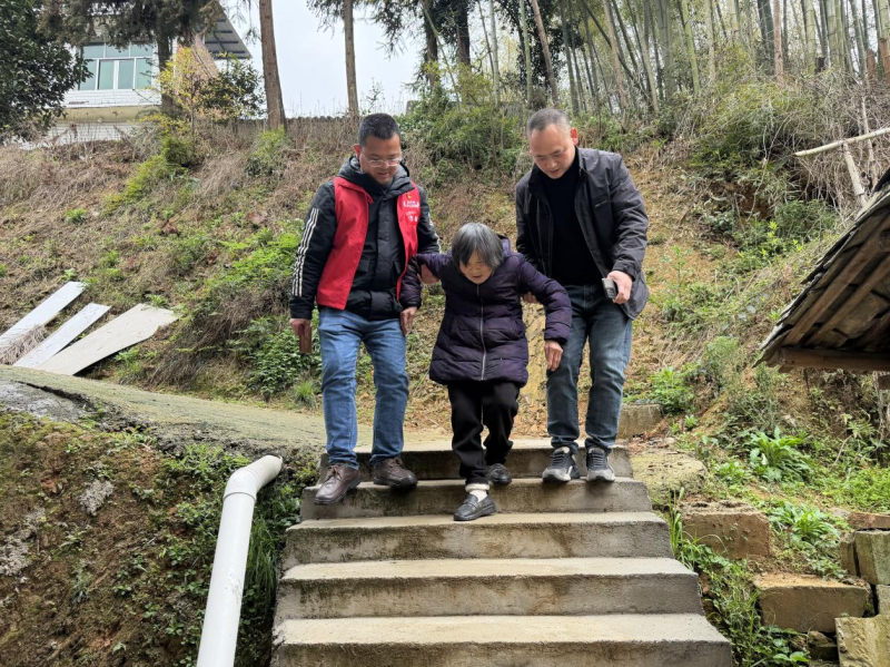 干部多跑腿群众少烦心浏阳市澄潭江镇洲田村代办服务筑牢“保障线”