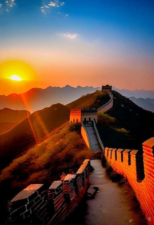 上联:高山出俊鸟
下联:深涧藏奇花
友友请出下联 高手对对下联