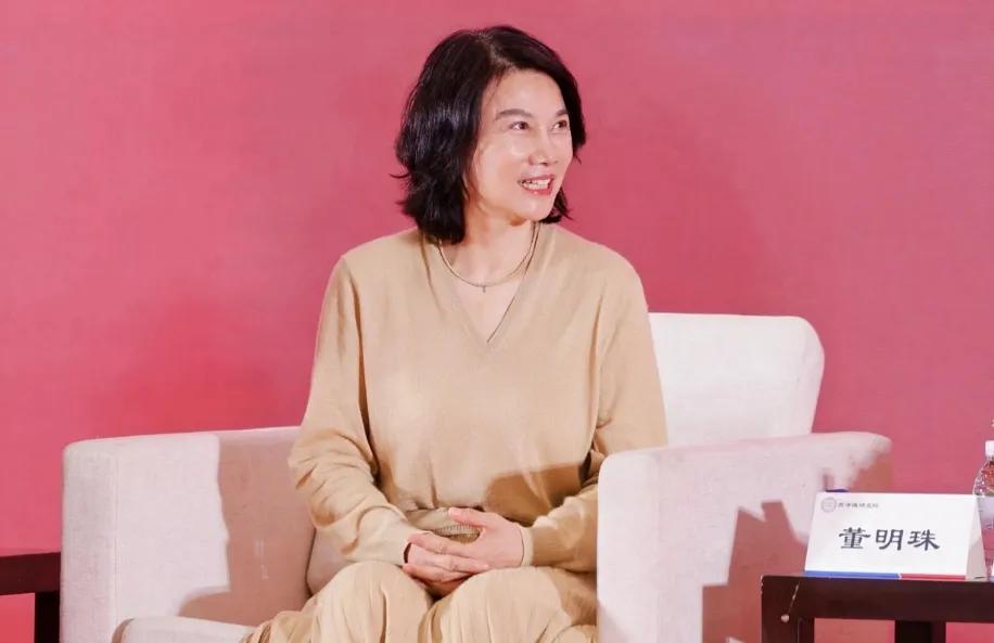 近日，孟羽童回应称：“前司和前老板一直我人生里闪亮的旅程和重要的贵人，根本不存在