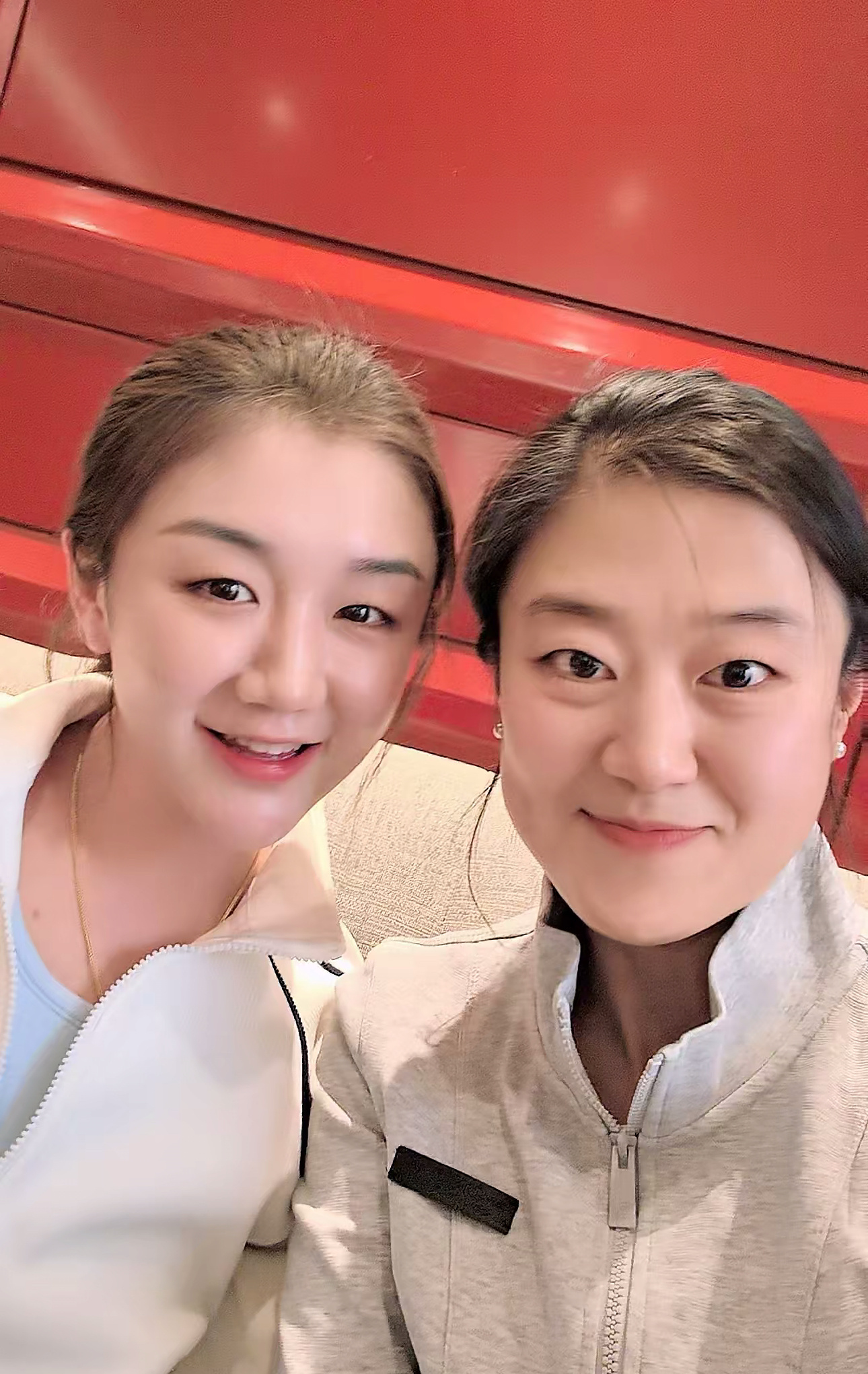 家妻怎么能丢下我一个人 去敬各位来宾的酒啊 脸都喝红了陈梦回应是否参加洛杉矶奥运