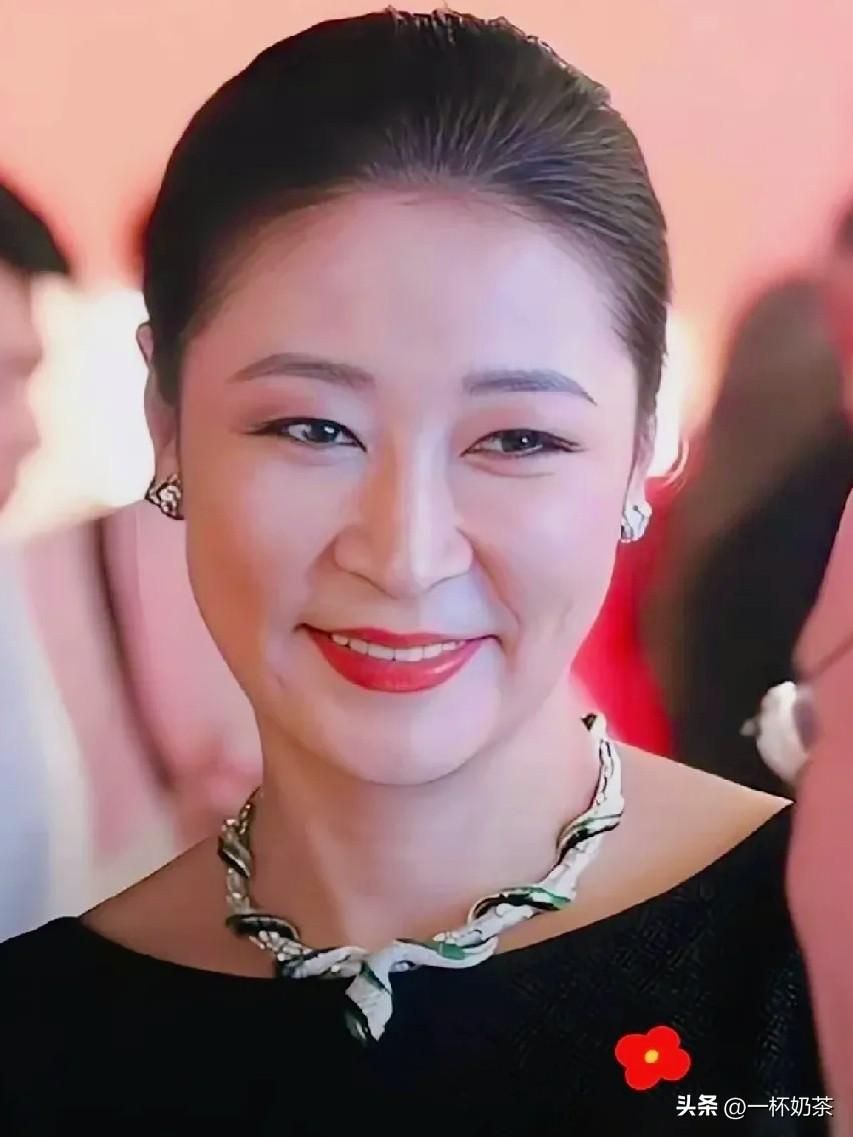 梁静分享过一件趣事：有次我洗澡，沐浴露快见底了，我往里兑了点水，洗完之后就把这事