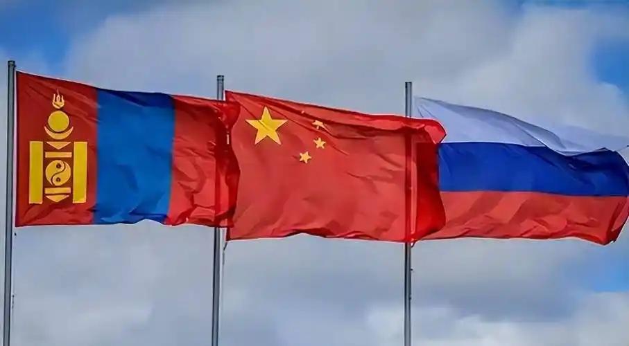 很多人拿北约第五条给蒙古壮胆，真打起来北约能救场吗？别逗了！蒙古面临的根本不是坦