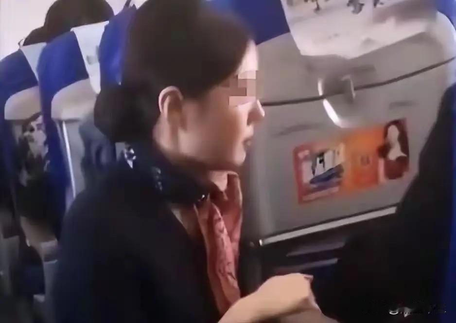 对于空姐下跪这个事件，我觉得大家都是在炒作。首先，我认为不可能是顾客让空姐主动下