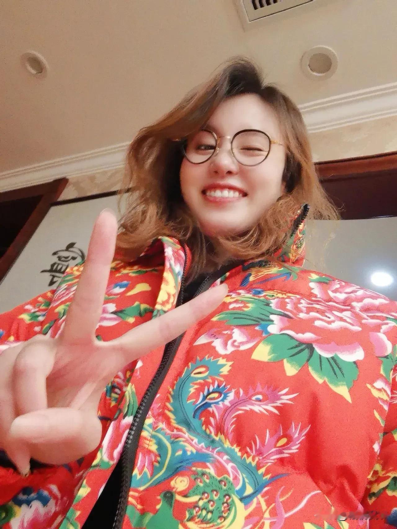 大家好！接下来跟各位一起聊聊傅园慧在吉林被黑车司机临时加价一事。
2月17日，吉