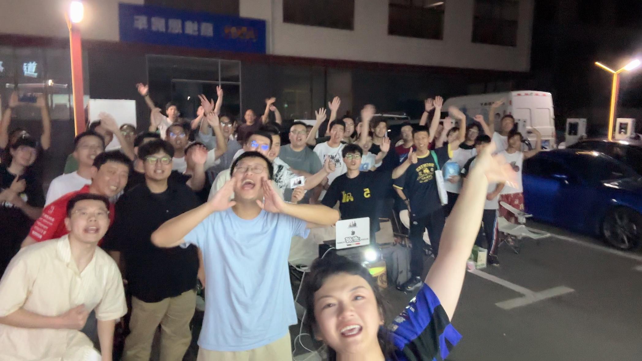 凌晨4点多，说点什么吧。想不到与三剑客同行的活动能够办起来，北京上海广州三个场，