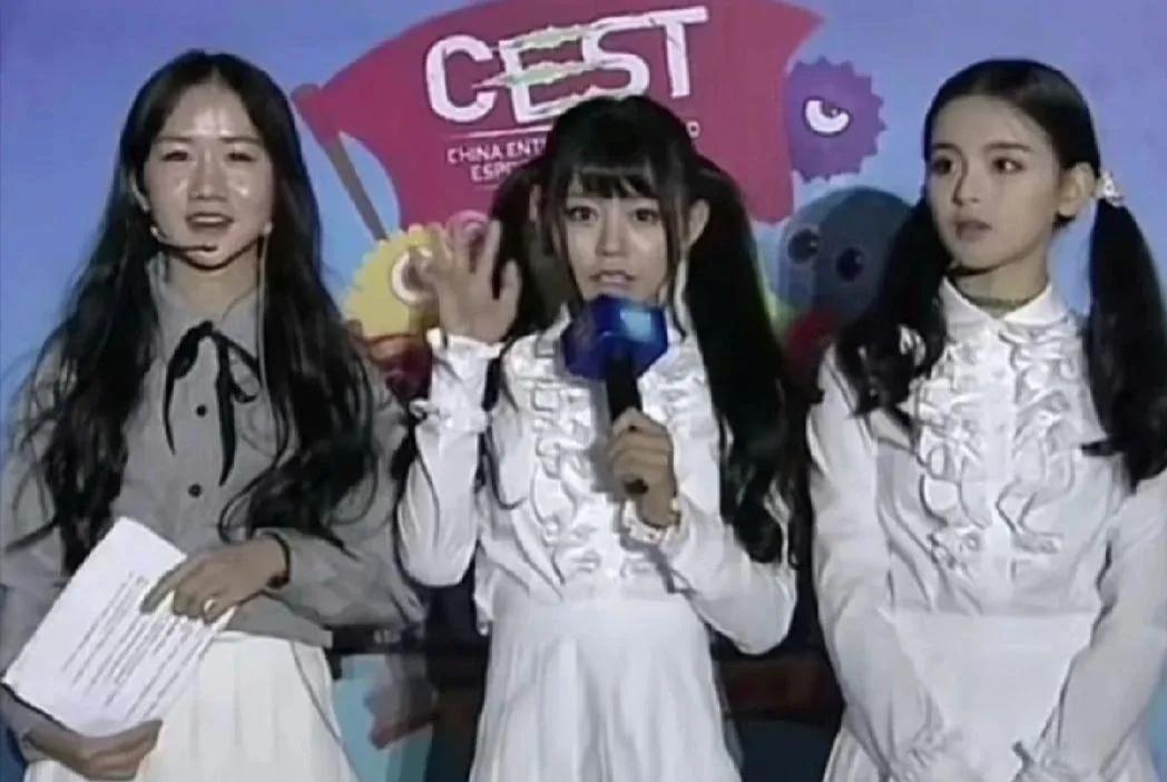 杨超越小透明时期，就因为长得美被偷拍，建模脸真的不是吹出来的，重点她还是原生态没