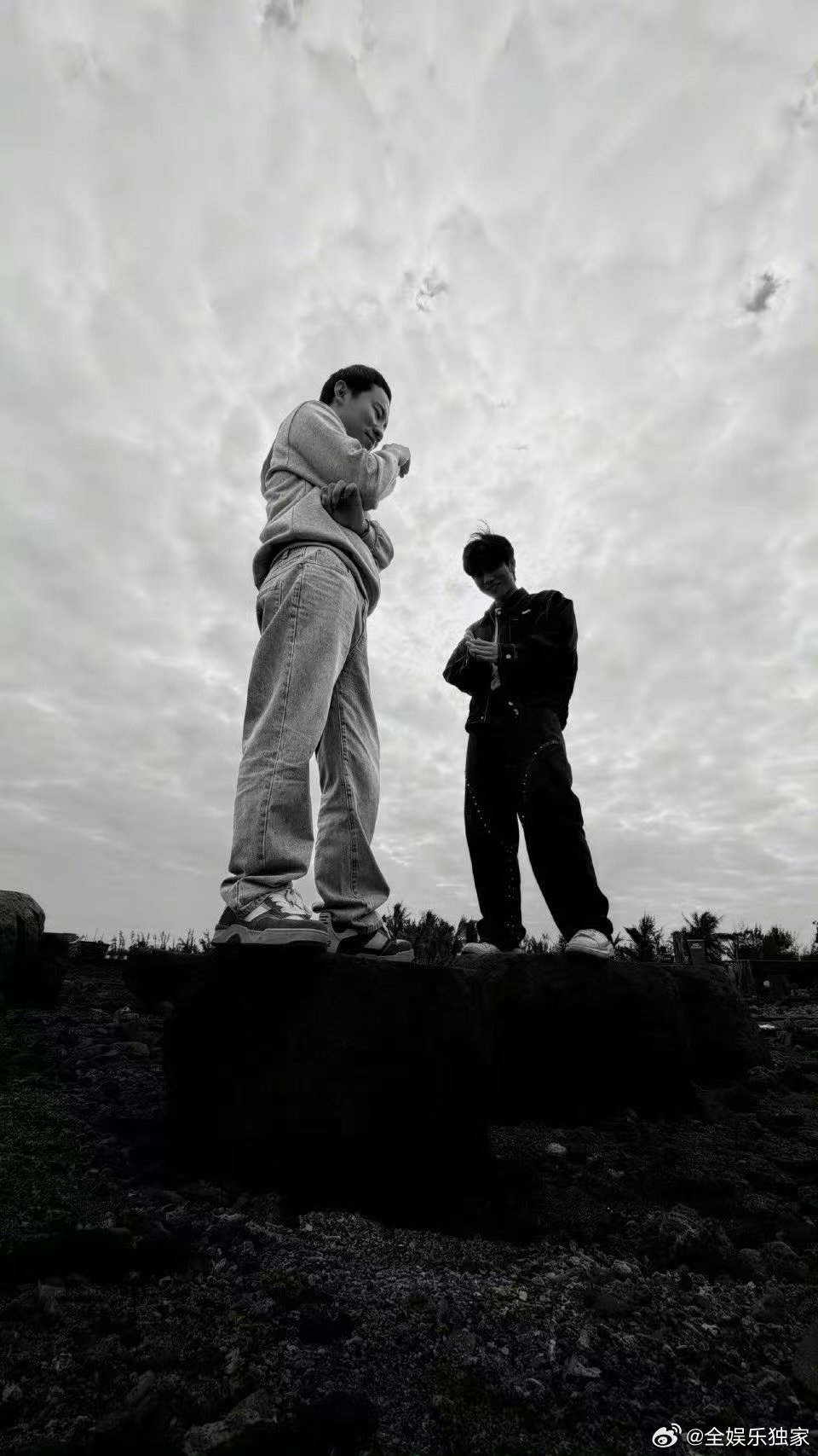 徐志胜自曝创业月亏12万亲爱的客栈徐志胜一打开创业的话匣子就滔滔不绝，自曝现在卖