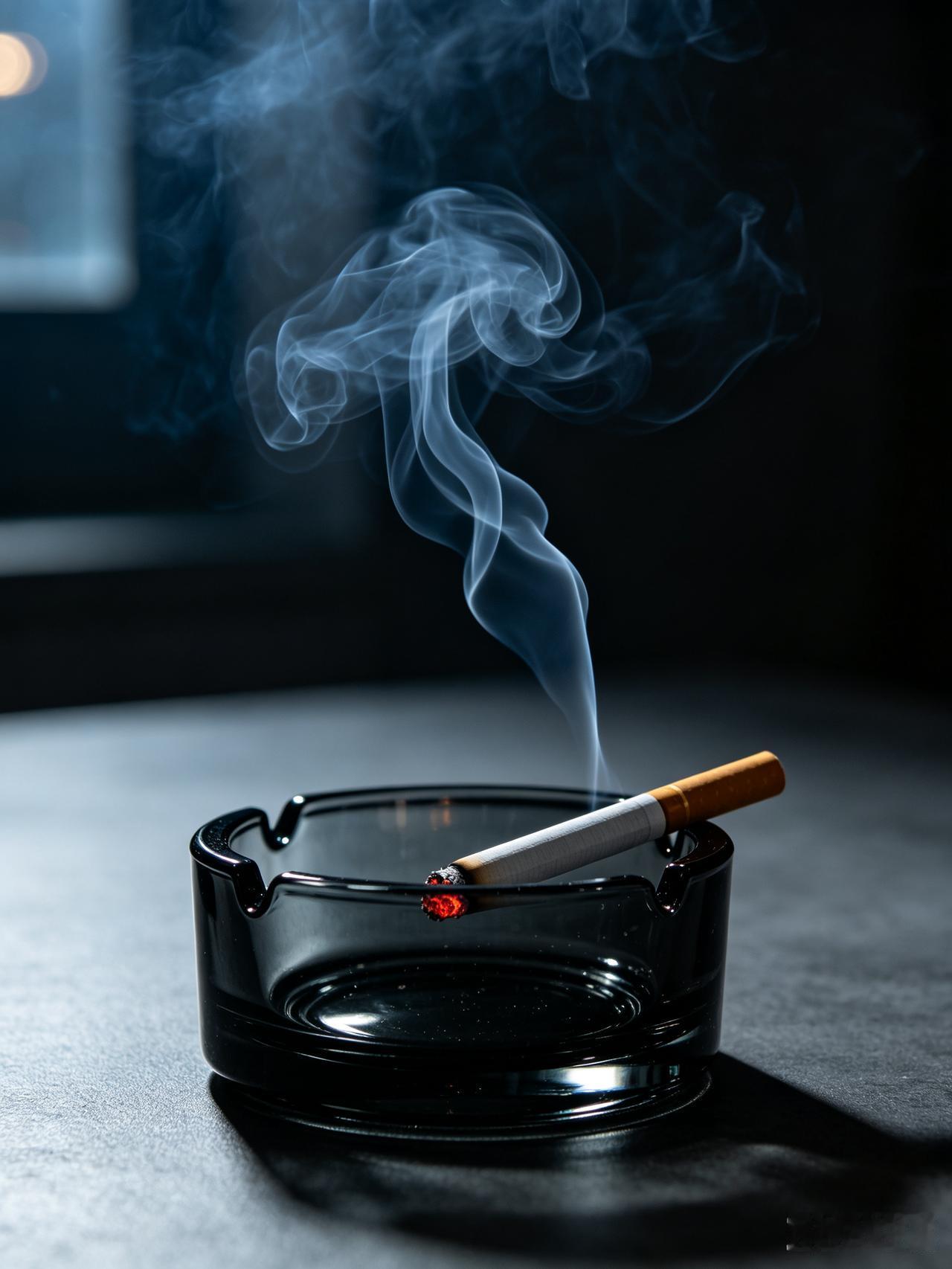 烟与年龄

年龄是什么？或许藏在烟中。

蹒跚学步时，给长辈递烟；

青春年少时