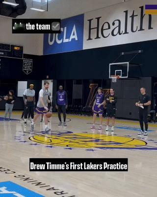 新援蒂米投进中场三分，八村疯狂打CALL😂