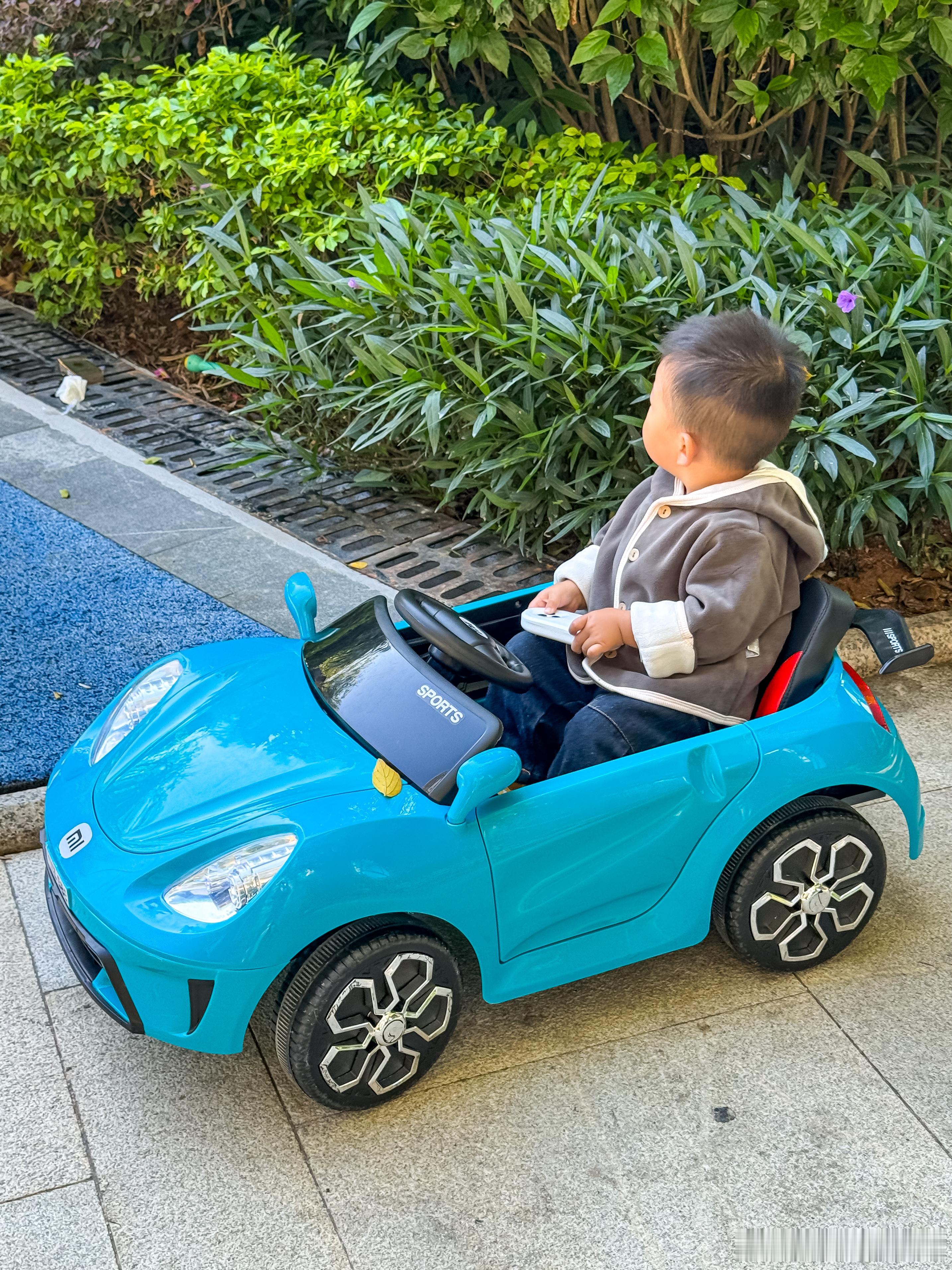 混的比我好，小米两门敞篷跑车也是让你先开上了