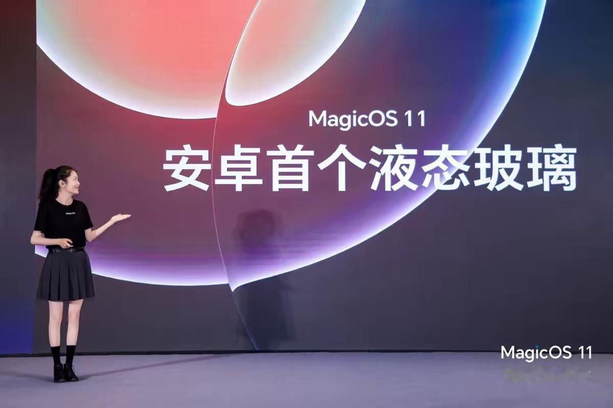 安卓首个液态玻璃终于来了！

今年下半年感觉是耀子的主场，前脚机器人手机和大家见