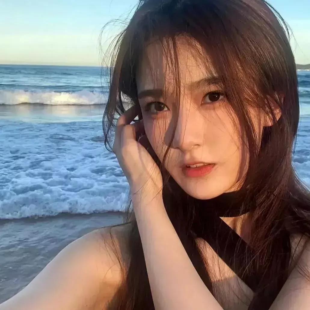 海边微风拂面，少女俏皮自拍📸自然美少女自拍 甜系自拍写真 海边少女感写真 沙滩