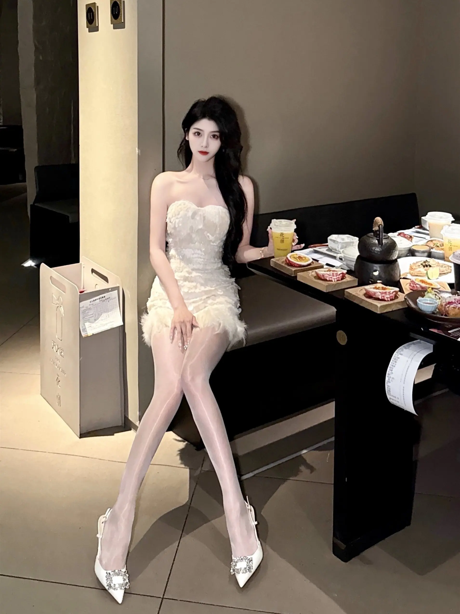 漂亮不能当饭吃 但是可以和我一起吃漂亮饭