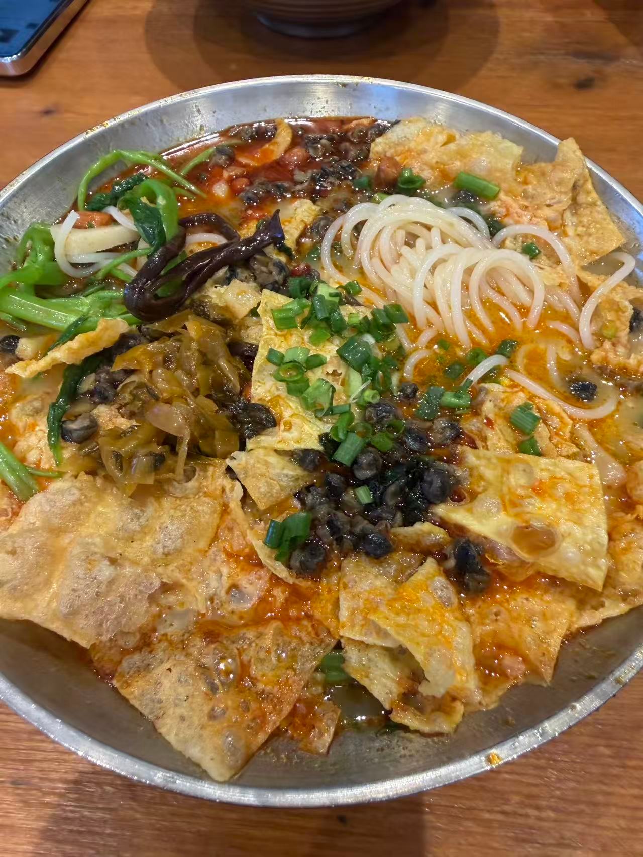 又馋螺蛳粉了，但是我现在一点也不饿，晚上又不能吃，要不明早吃炒螺蛳粉吧，吃炒螺蛳
