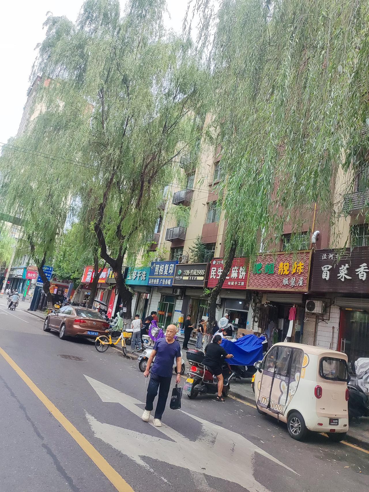 不懂就问！
经常会有长安区的朋友都推荐，说来长安，一定要去韦曲新华街逛逛，因为这
