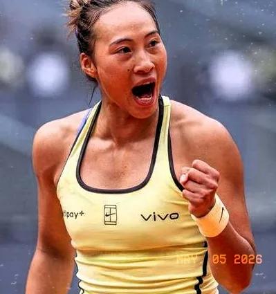 郑欣文WTA1000赛罗马站首场比赛消息:
对阵匈亚利选手邦达尔。
首盘3-6失