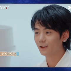 曾志伟对丁真的评价无限超越班 曾志伟说丁真是“白纸”，一句话把起点和潜力都讲透了