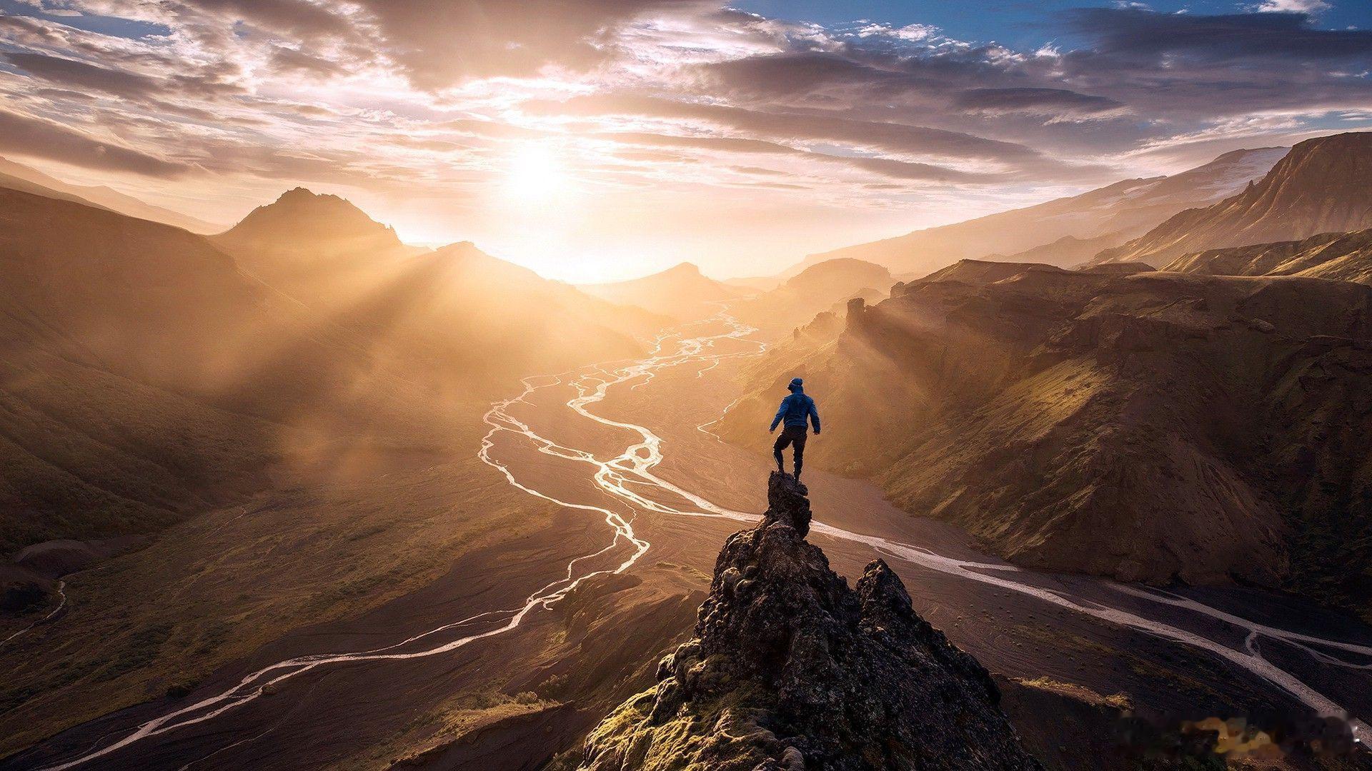 我预感明天开始的一周震荡上涨，但是不是普涨，少数板块和股票上涨，有一部分还会继续
