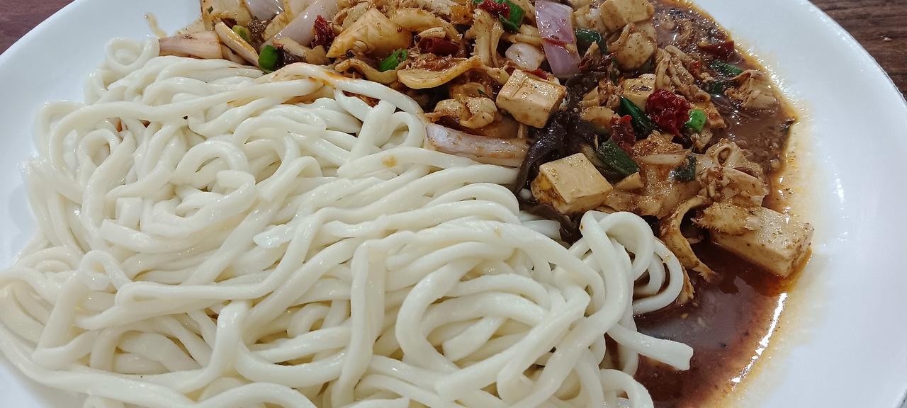今天又是面食，香辣爆肚面。
