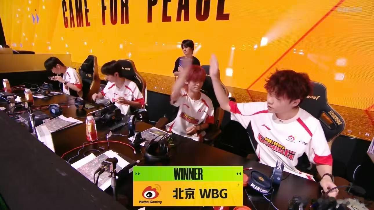 WBG周决吃鸡赛场各路战队疯狂内卷混战，只有WBG稳扎稳打步步推进，决赛圈从容收