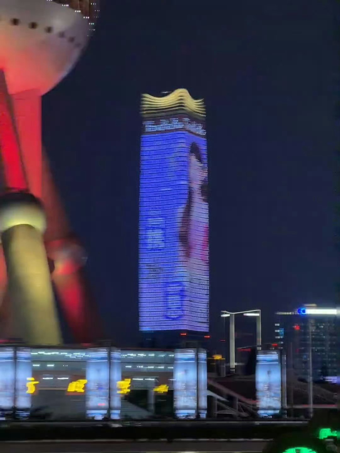 啊啊啊啊啊啊啊啊泰柯茶园今天在东方明珠给露思安排了大屏地广[给你小心心] 赵露思