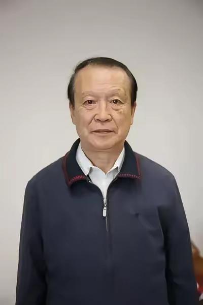 贲德，男，满族，1938年4月4日出生于吉林省长春市九台区，毕业于哈尔滨工业大学